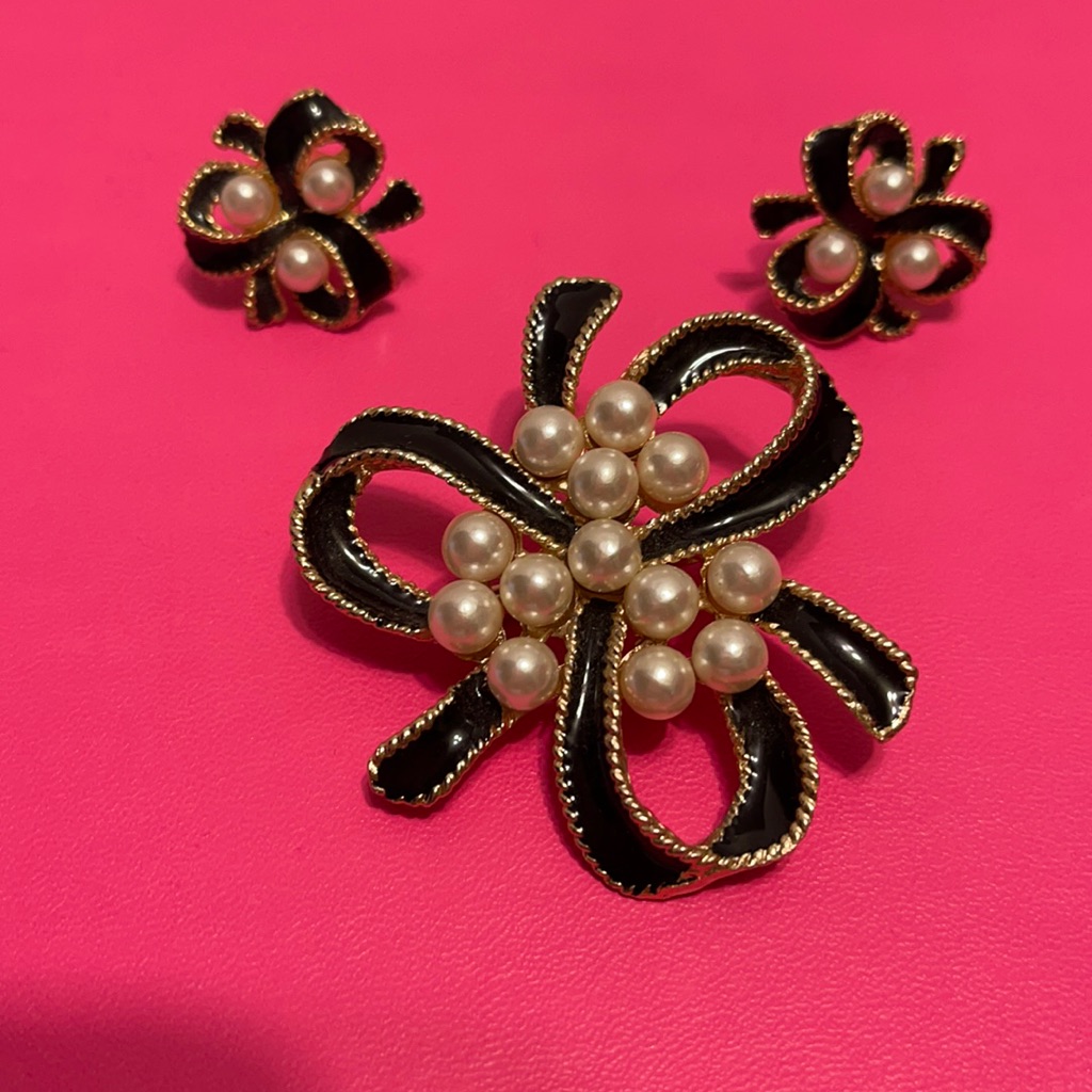 Brooch Earrings Vintage 25$